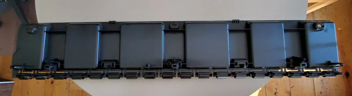 Vertical media guide - For the HP DesignJet T920, T1500, T2500, T2600, T1530 Series (CR357-67033)